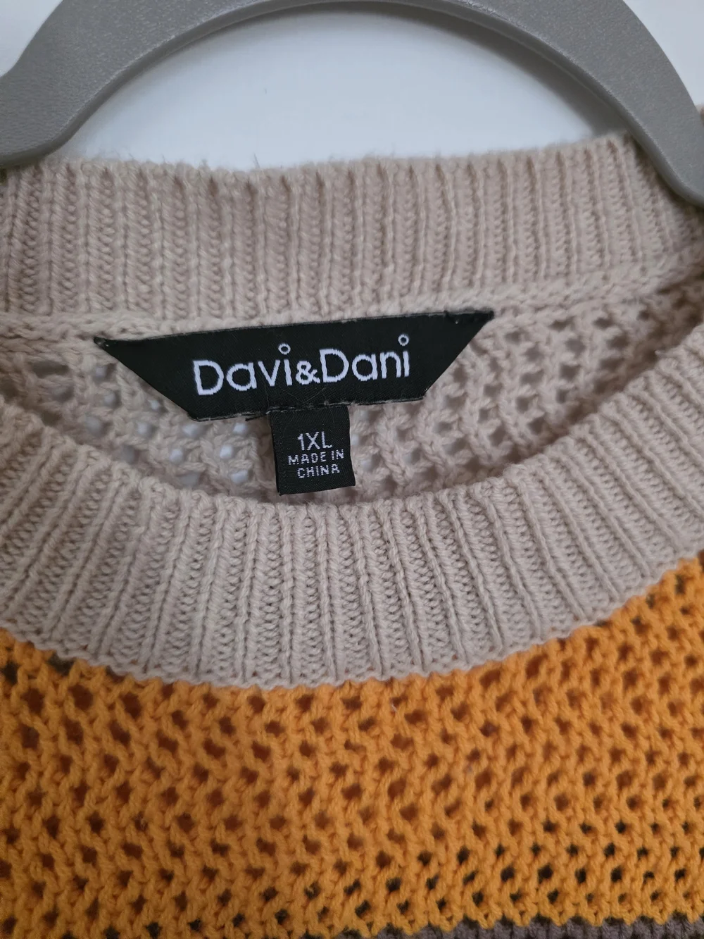 Davi & Dani Striped Sleeveless Sweater Vest in Beige and Multi